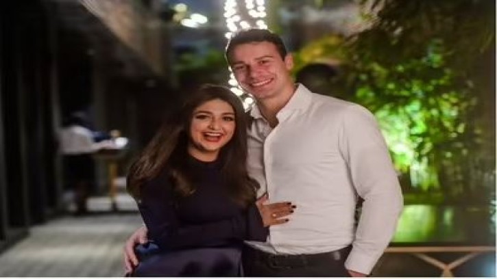 ভেঙে যাচ্ছে মোনালি ঠাকুরের তিন বছরের সংসার
