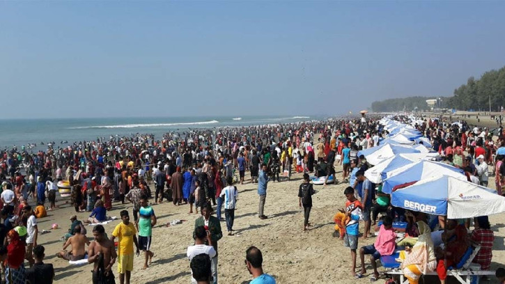৩ দিনে কক্সবাজারে ৩৬০ কোটি টাকার পর্যটন বাণিজ্য