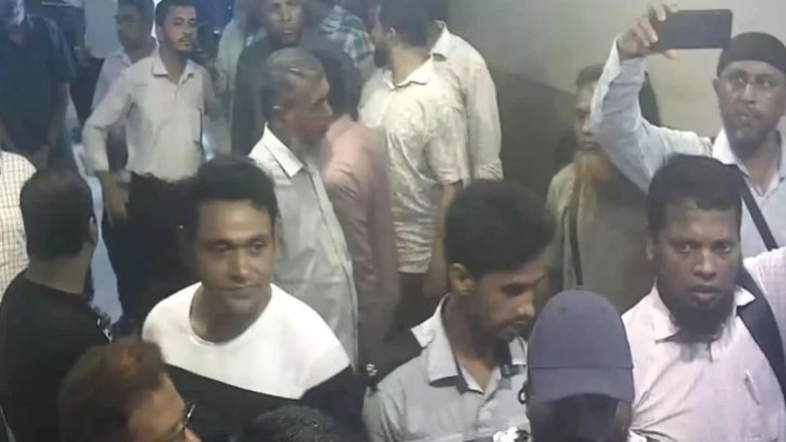 রাজধানীতে বিমা প্রতিষ্ঠানে সন্ত্রাসী হামলা, অফিসে লুটপাট ও ভাঙচুর
